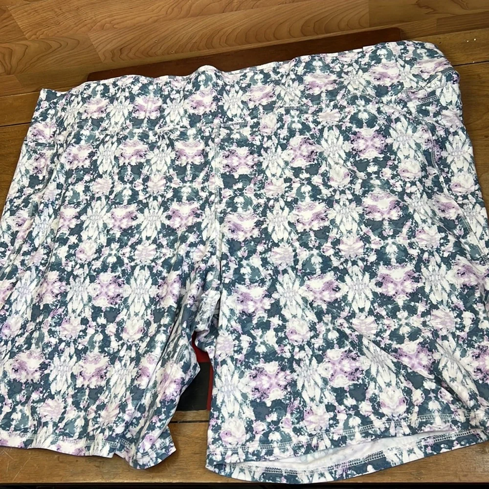 Livi Active Size 38/40 6X Plus High Rise Wicking Knee Short